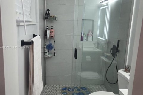 House in Miami, Florida 1 bedroom, 65.03 sq.m. № 2002222 - photo 4