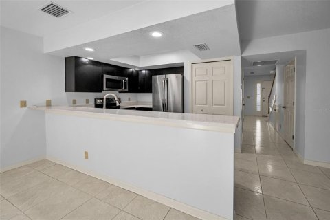Townhouse in Dunedin, Florida 2 bedrooms, 117.06 sq.m. № 1644653 - photo 19