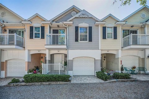 Townhouse in Dunedin, Florida 2 bedrooms, 117.06 sq.m. № 1644653 - photo 1