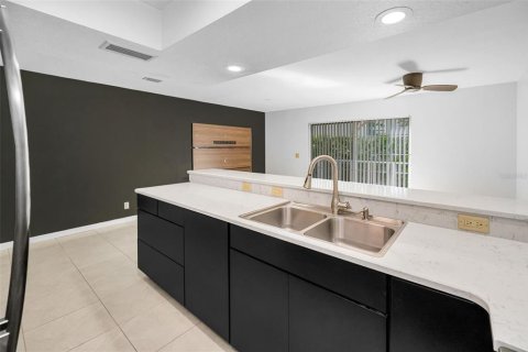 Townhouse in Dunedin, Florida 2 bedrooms, 117.06 sq.m. № 1644653 - photo 24