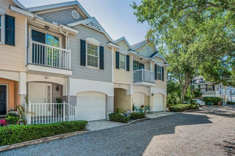 Townhouse in Dunedin, Florida 2 bedrooms, 117.06 sq.m. № 1644653 - photo 3
