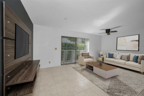 Townhouse in Dunedin, Florida 2 bedrooms, 117.06 sq.m. № 1644653 - photo 10