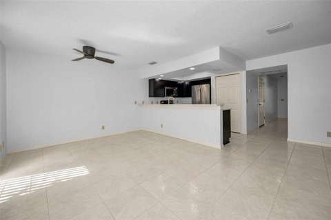 Townhouse in Dunedin, Florida 2 bedrooms, 117.06 sq.m. № 1644653 - photo 17