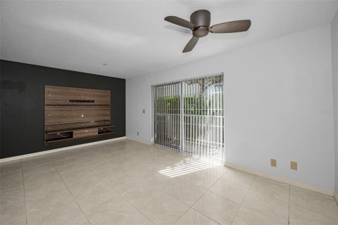 Townhouse in Dunedin, Florida 2 bedrooms, 117.06 sq.m. № 1644653 - photo 13
