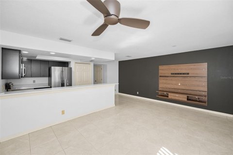 Townhouse in Dunedin, Florida 2 bedrooms, 117.06 sq.m. № 1644653 - photo 15