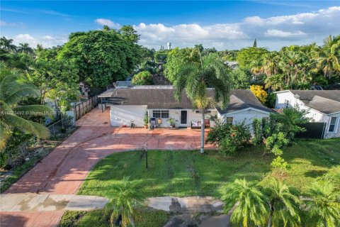 House in Homestead, Florida 4 bedrooms, 180.6 sq.m. № 1474395 - photo 1