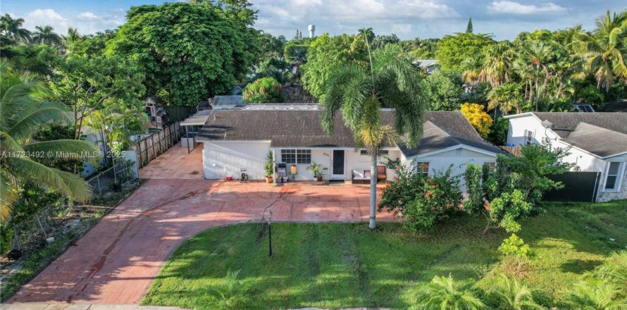House in Homestead, Florida 4 bedrooms, 180.6 sq.m. № 1474395