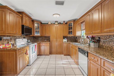 House in Homestead, Florida 4 bedrooms, 180.6 sq.m. № 1474395 - photo 8