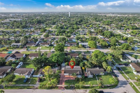 House in Homestead, Florida 4 bedrooms, 180.6 sq.m. № 1474395 - photo 27