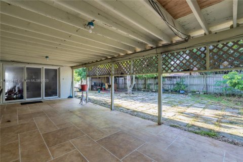 House in Homestead, Florida 4 bedrooms, 180.6 sq.m. № 1474395 - photo 24