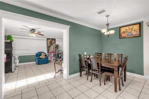 House in Homestead, Florida 4 bedrooms, 180.6 sq.m. № 1474395 - photo 6