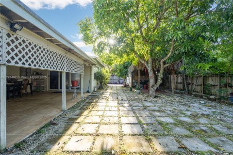 House in Homestead, Florida 4 bedrooms, 180.6 sq.m. № 1474395 - photo 20