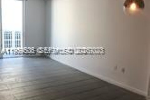 Condo in Miami Beach, Florida, 1 bedroom № 2030896 - photo 4