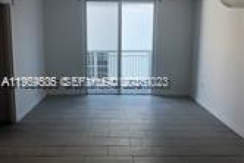 Condo in Miami Beach, Florida, 1 bedroom № 2030896 - photo 3