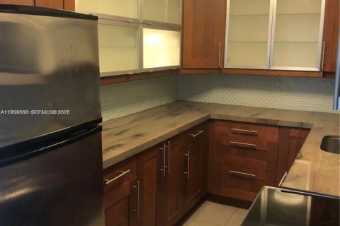 Condo in Miami Beach, Florida, 1 bedroom № 2030896 - photo 10