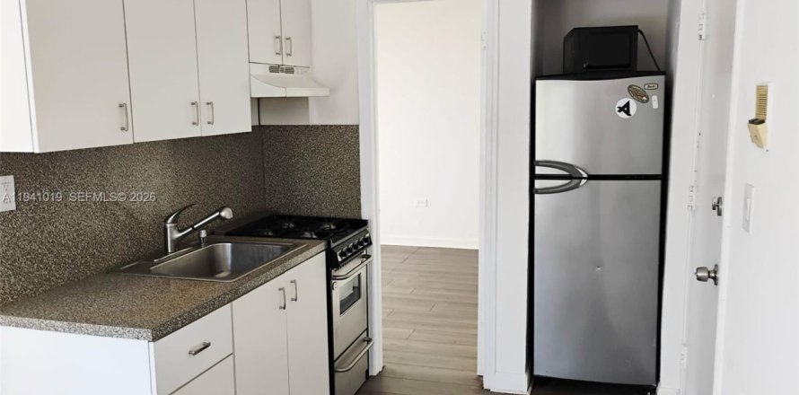 Кондоминиум с 1 спальней в Майами-Бич, Флорида № 1998843