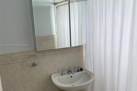 Снять в аренду кондоминиум в Майами-Бич, Флорида 1 спальня, 39.76м2, № 1998843 - фото 15