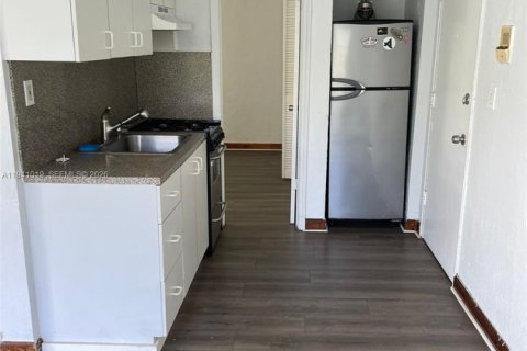 Снять в аренду кондоминиум в Майами-Бич, Флорида 1 спальня, 39.76м2, № 1998843 - фото 2