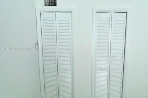 Снять в аренду кондоминиум в Майами-Бич, Флорида 1 спальня, 39.76м2, № 1998843 - фото 13