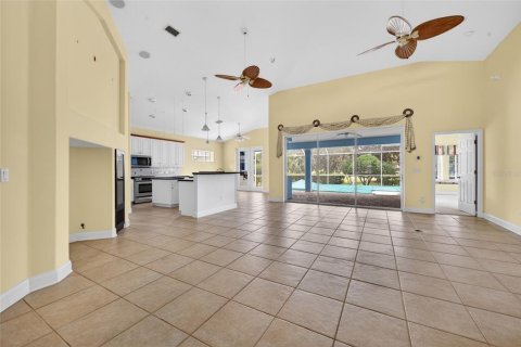 House in Palm Coast, Florida 3 bedrooms, 177.07 sq.m. № 2209541 - photo 4