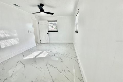 House in Titusville, Florida 4 bedrooms, 120.77 sq.m. № 1614229 - photo 17