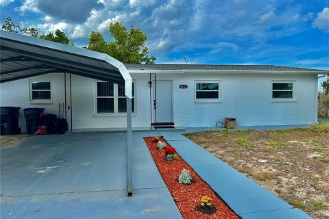 House in Titusville, Florida 4 bedrooms, 120.77 sq.m. № 1614229 - photo 2