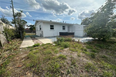 House in Titusville, Florida 4 bedrooms, 120.77 sq.m. № 1614229 - photo 19