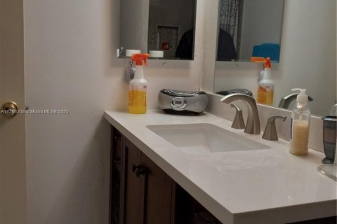 Condominio en venta en Lauderhill, Florida, 2 dormitorios, 99.41 m2 № 1965582 - foto 13