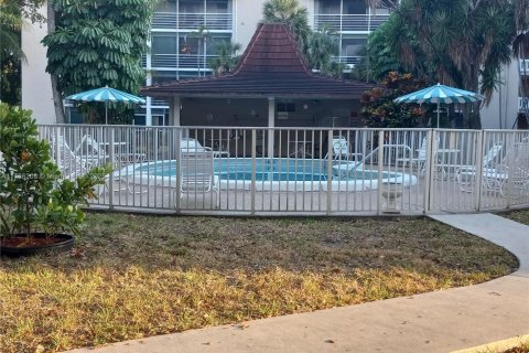 Condominio en venta en Lauderhill, Florida, 2 dormitorios, 99.41 m2 № 1965582 - foto 5