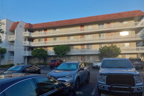 Condominio en venta en Lauderhill, Florida, 2 dormitorios, 99.41 m2 № 1965582 - foto 4