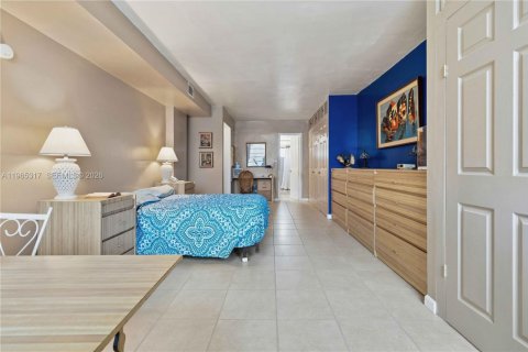 Condo in Miami, Florida, 1 bedroom  № 2026941 - photo 10