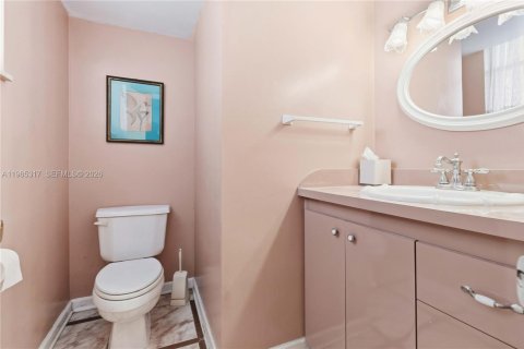 Condo in Miami, Florida, 1 bedroom  № 2026941 - photo 14