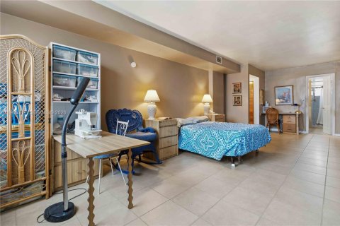 Condo in Miami, Florida, 1 bedroom  № 2026941 - photo 11