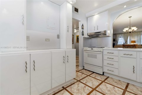 Condo in Miami, Florida, 1 bedroom  № 2026941 - photo 4