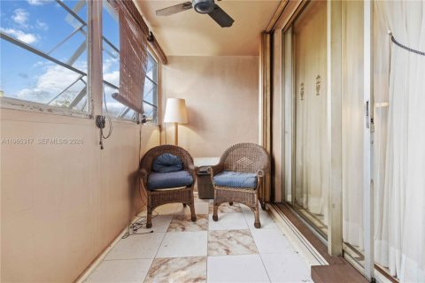 Condo in Miami, Florida, 1 bedroom  № 2026941 - photo 9