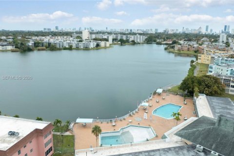 Condo in Miami, Florida, 1 bedroom  № 2026941 - photo 15