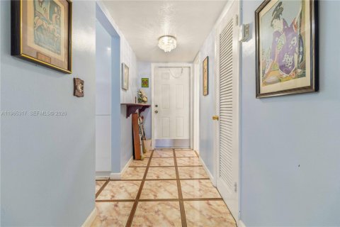 Condo in Miami, Florida, 1 bedroom  № 2026941 - photo 13