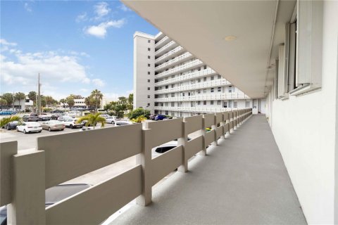 Condo in Miami, Florida, 1 bedroom  № 2026941 - photo 16