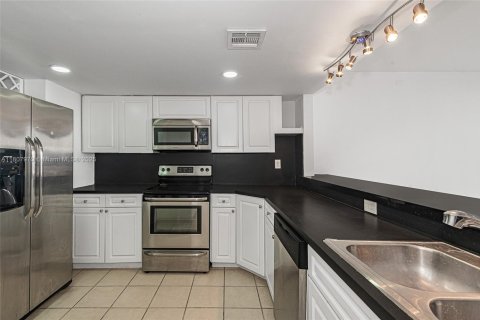 Condominio en venta en Miami, Florida, 1 dormitorio, 78.04 m2 № 1748370 - foto 10