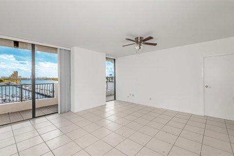 Condominio en venta en Miami, Florida, 1 dormitorio, 78.04 m2 № 1748370 - foto 3