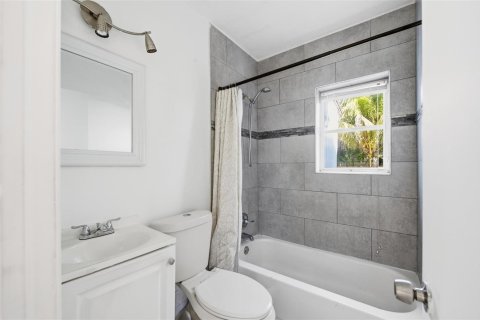 Casa en venta en Fort Lauderdale, Florida, 2 dormitorios, 75.16 m2 № 2270785 - foto 12
