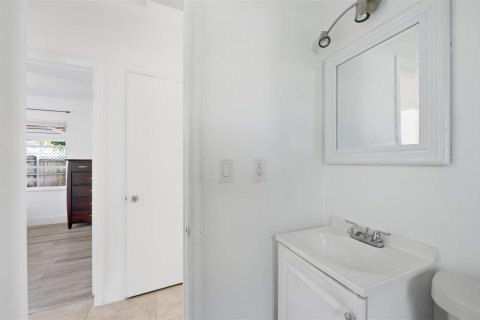 Casa en venta en Fort Lauderdale, Florida, 2 dormitorios, 75.16 m2 № 2270785 - foto 13