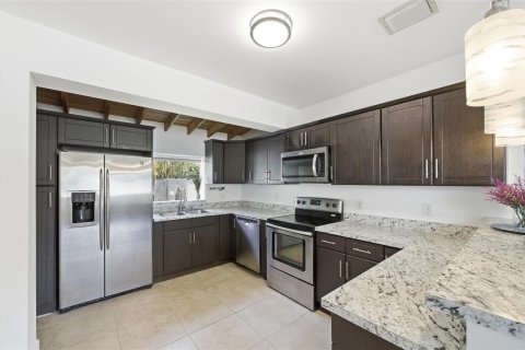 Casa en venta en Fort Lauderdale, Florida, 2 dormitorios, 75.16 m2 № 2270785 - foto 4