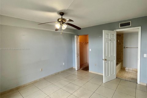 Condominio en alquiler en Miami, Florida, 2 dormitorios, 83.43 m2 № 1971821 - foto 14
