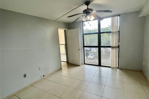 Condominio en alquiler en Miami, Florida, 2 dormitorios, 83.43 m2 № 1971821 - foto 16