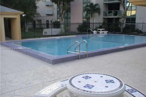 Condominio en alquiler en Miami, Florida, 2 dormitorios, 83.43 m2 № 1971821 - foto 2