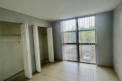 Condominio en alquiler en Miami, Florida, 2 dormitorios, 83.43 m2 № 1971821 - foto 13