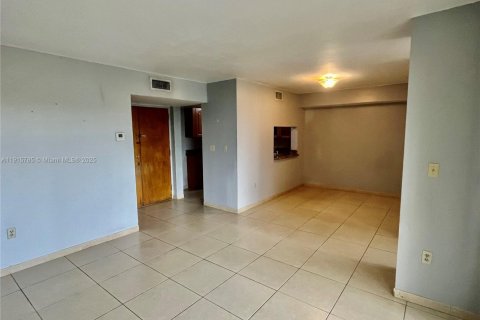 Condominio en alquiler en Miami, Florida, 2 dormitorios, 83.43 m2 № 1971821 - foto 8