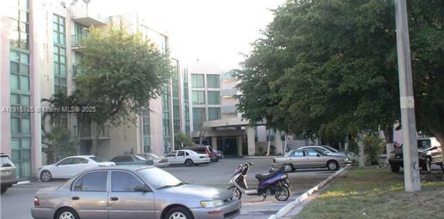 Condominio en Miami, Florida, 2 dormitorios  № 1971821