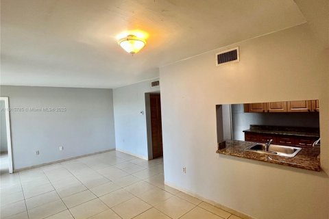 Condominio en alquiler en Miami, Florida, 2 dormitorios, 83.43 m2 № 1971821 - foto 9